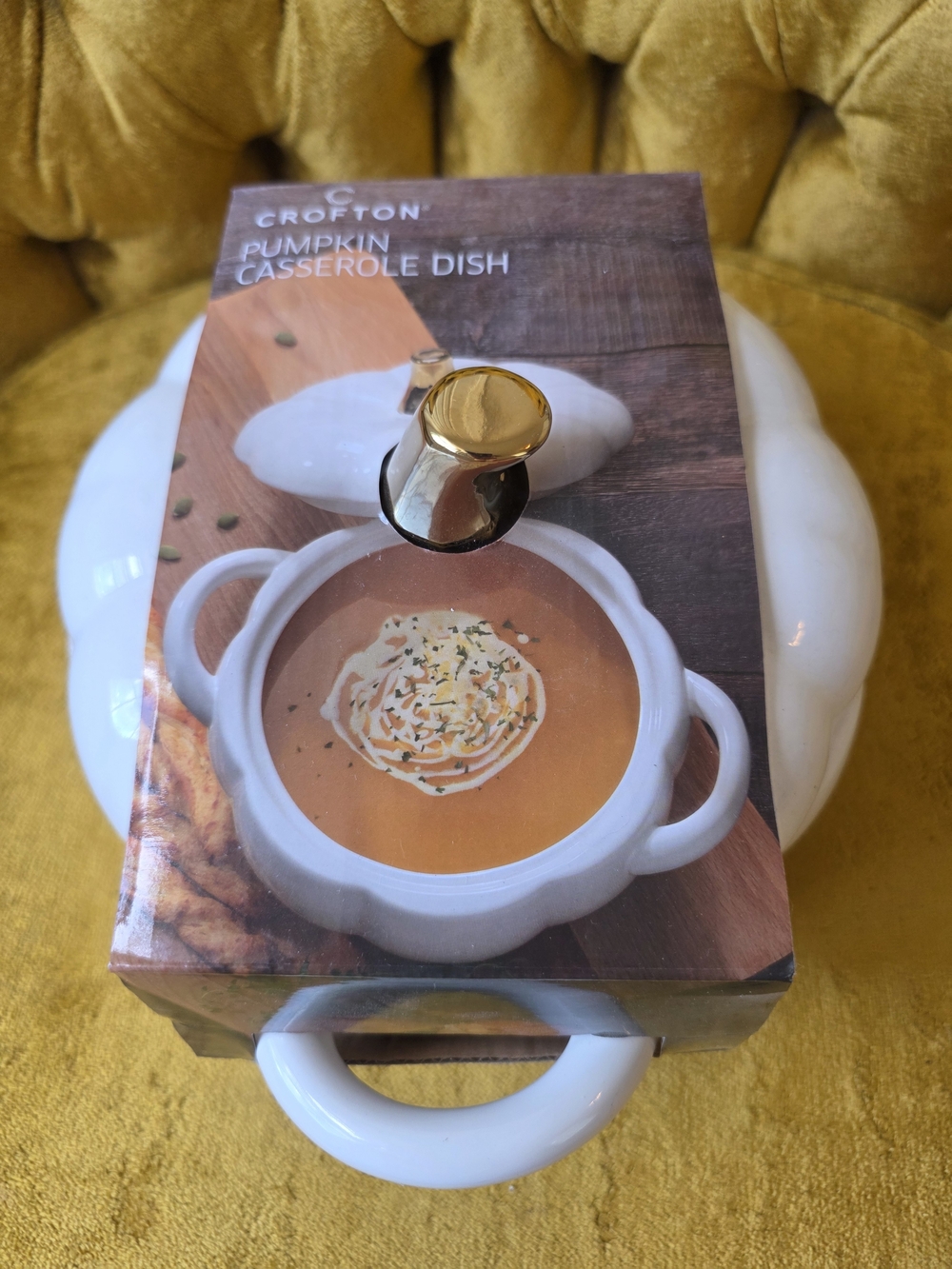 White and Gold Pumpkin Shaped Ceramic Serving Casserole Baking Dish with Lid 🎃